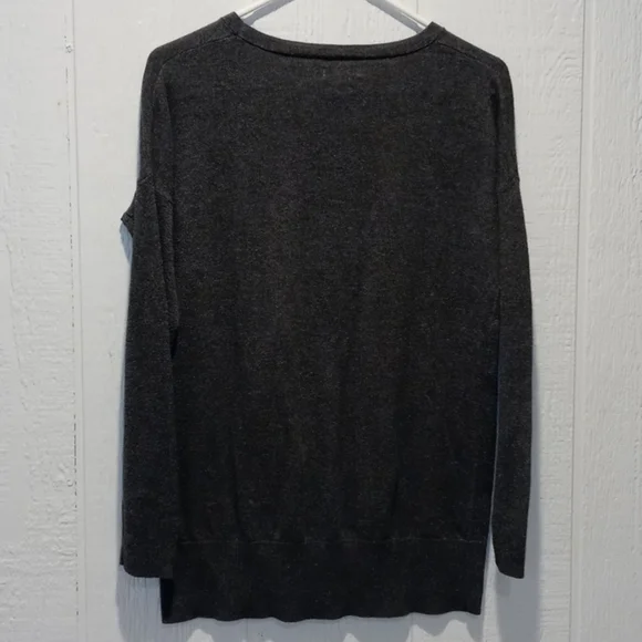 Old Navy medium long sleeve sweater - Picture 3 of 4